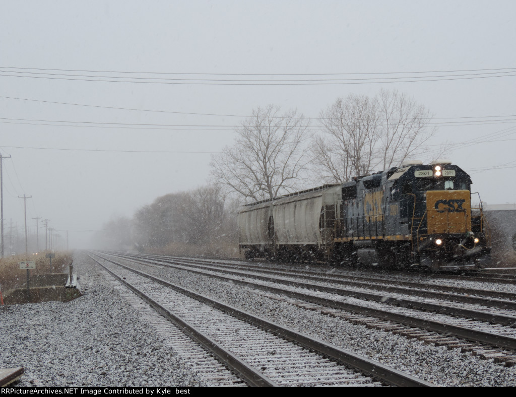 CSX 2801 on L030